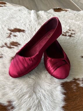 Refresh Burgundy Satin Pleated Ballet Flats